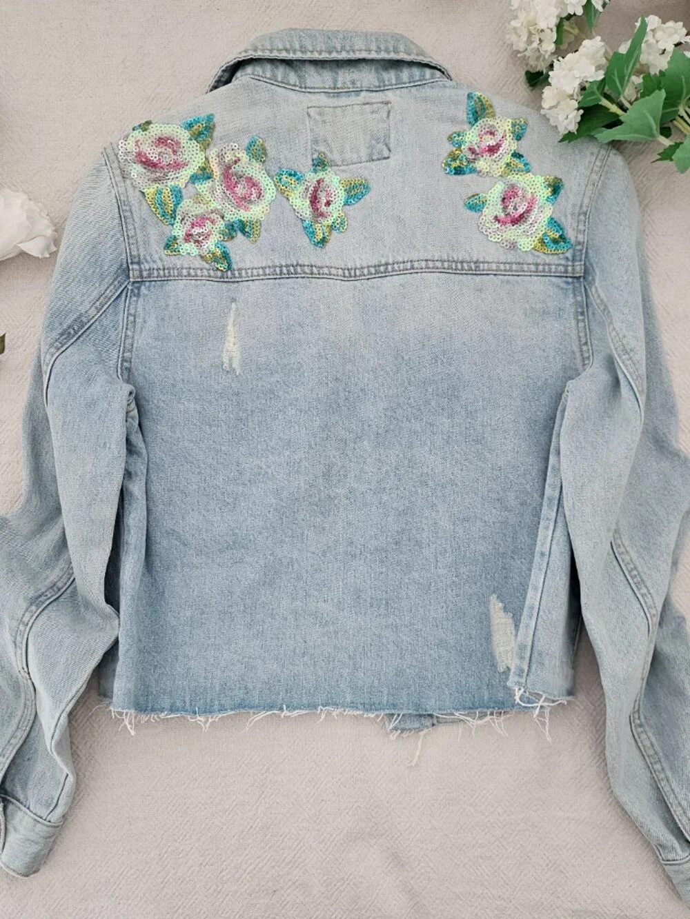 Cropped Floral Sequin Denim Jacket Light Wash NWOT Size M - Picture 10 of 13